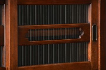 アンティーク家具　古民具・骨董 モールガラス入りのモダンな三尺水屋箪笥(食器棚、収納棚)