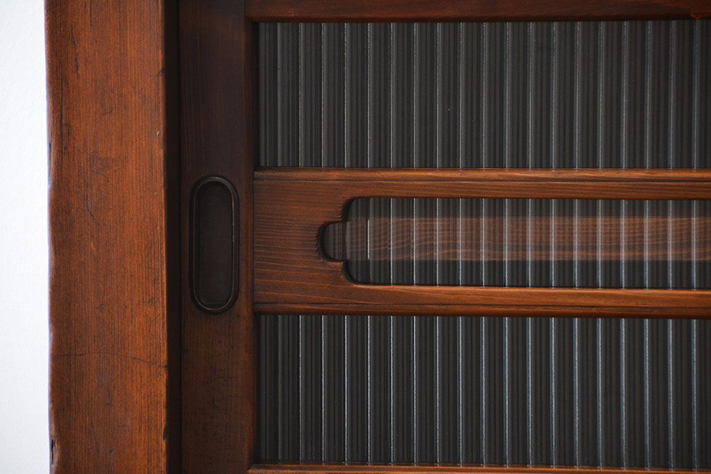 アンティーク家具　古民具・骨董 モールガラス入りのモダンな三尺水屋箪笥(食器棚、収納棚)