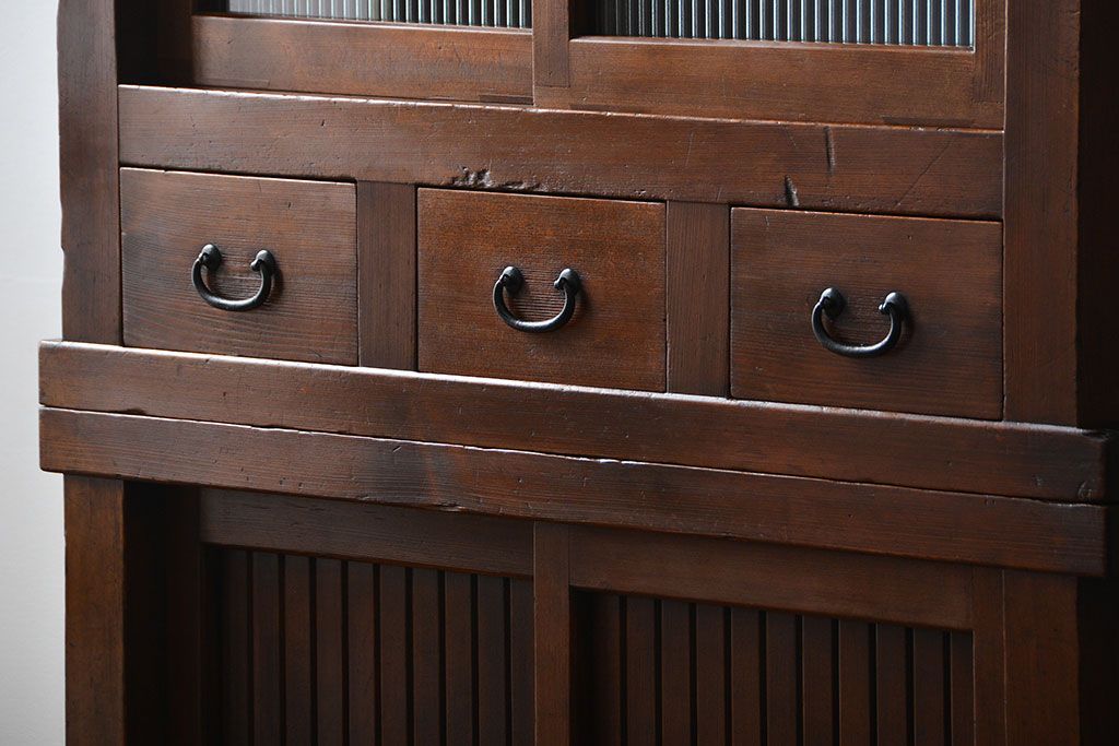 アンティーク家具　古民具・骨董 モールガラス入りのモダンな三尺水屋箪笥(食器棚、収納棚)