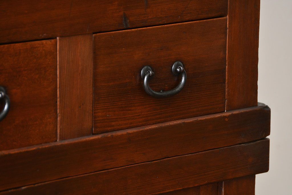 アンティーク家具　古民具・骨董 モールガラス入りのモダンな三尺水屋箪笥(食器棚、収納棚)