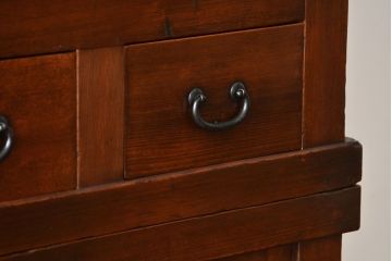 アンティーク家具　古民具・骨董 モールガラス入りのモダンな三尺水屋箪笥(食器棚、収納棚)