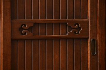 アンティーク家具　古民具・骨董 モールガラス入りのモダンな三尺水屋箪笥(食器棚、収納棚)