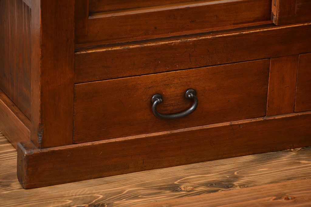 アンティーク家具　古民具・骨董 モールガラス入りのモダンな三尺水屋箪笥(食器棚、収納棚)