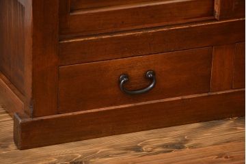 アンティーク家具　古民具・骨董 モールガラス入りのモダンな三尺水屋箪笥(食器棚、収納棚)