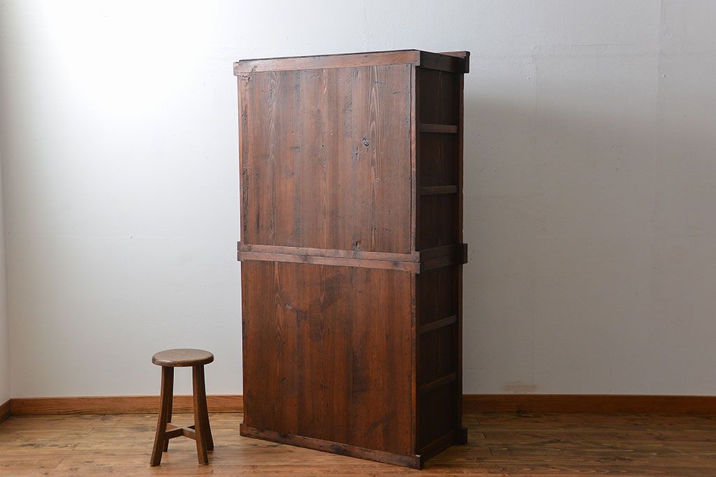 アンティーク家具　古民具・骨董 モールガラス入りのモダンな三尺水屋箪笥(食器棚、収納棚)