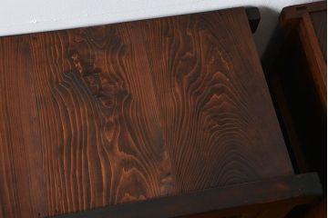 アンティーク家具　古民具・骨董 モールガラス入りのモダンな三尺水屋箪笥(食器棚、収納棚)