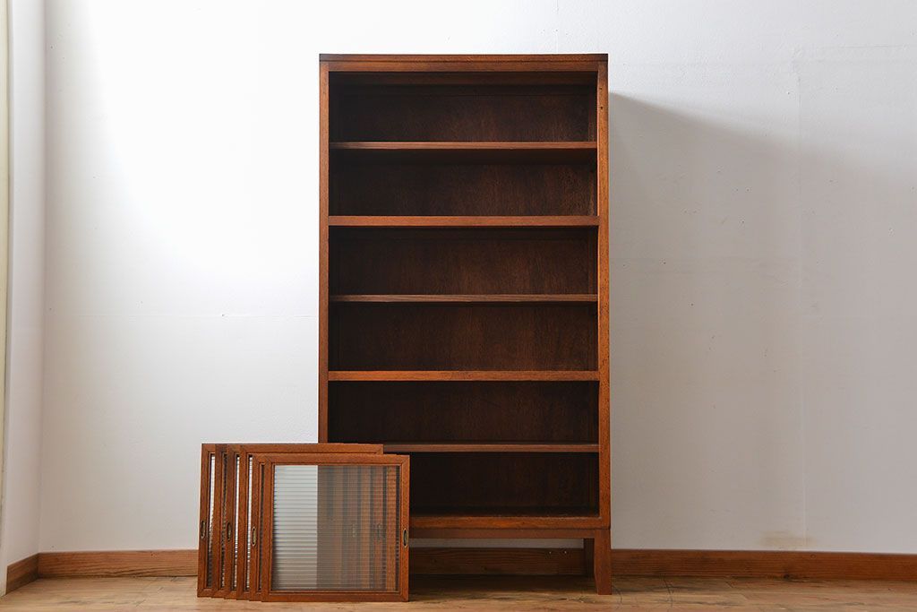 アンティーク家具　アンティーク シンプルな脚付きモールガラス収納棚(食器棚、戸棚)