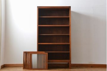 アンティーク家具　アンティーク シンプルな脚付きモールガラス収納棚(食器棚、戸棚)