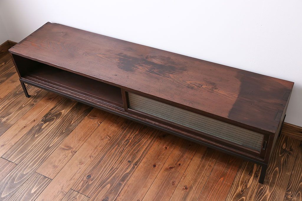 アンティーク家具　アンティーク 鉄脚付きモールガラスローボード(テレビボード)