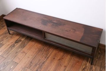 アンティーク家具　アンティーク 鉄脚付きモールガラスローボード(テレビボード)