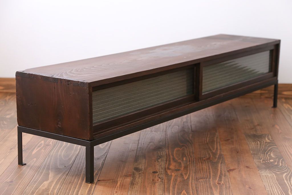 アンティーク家具　アンティーク 鉄脚付きモールガラスローボード(テレビボード)