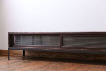 アンティーク家具　アンティーク 鉄脚付きモールガラスローボード(テレビボード)