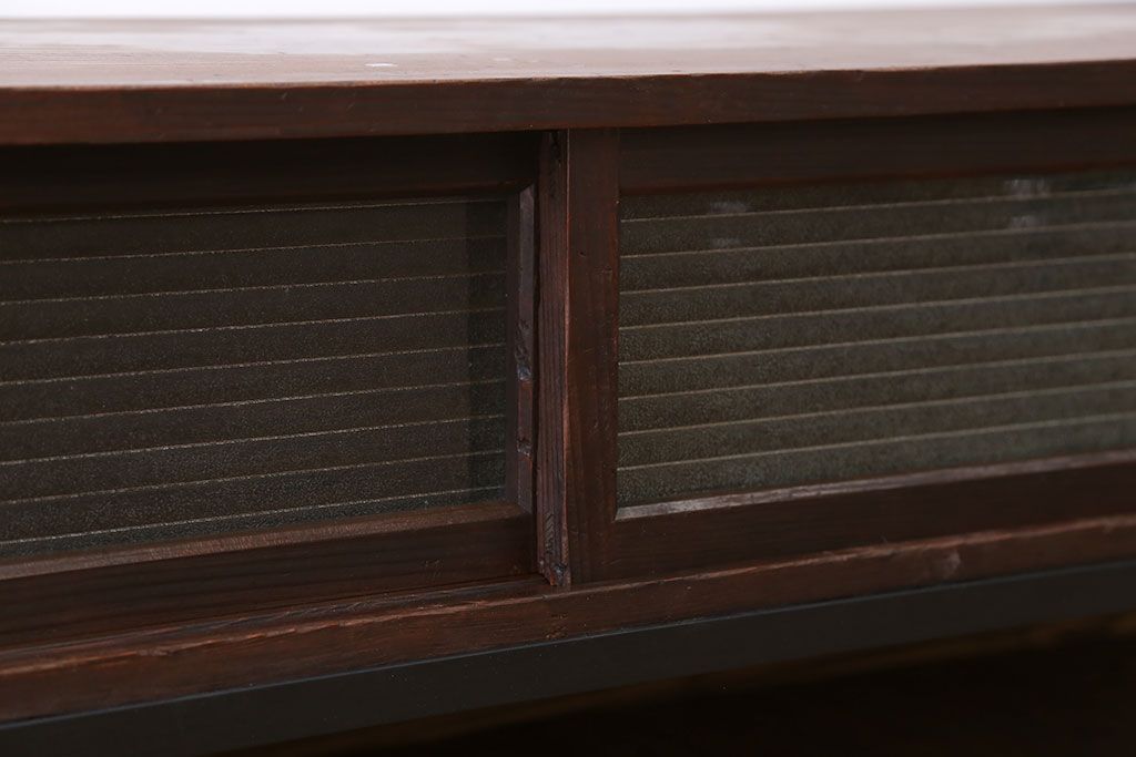 アンティーク家具　アンティーク 鉄脚付きモールガラスローボード(テレビボード)