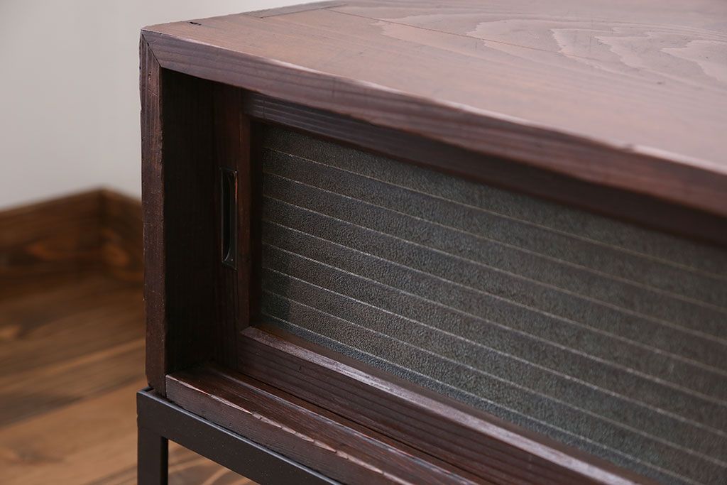 アンティーク家具　アンティーク 鉄脚付きモールガラスローボード(テレビボード)