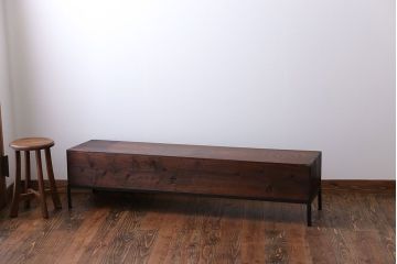 アンティーク家具　アンティーク 鉄脚付きモールガラスローボード(テレビボード)