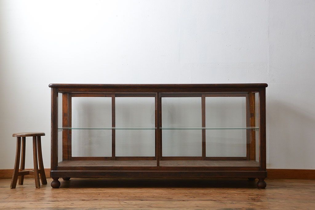 アンティーク家具　アンティーク 古いナラ材の4枚引き戸ガラスケース(ショーケース、飾り棚)