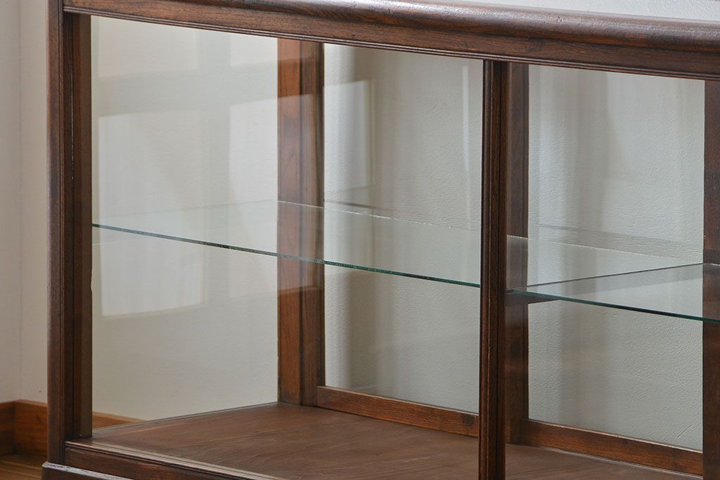 アンティーク家具　アンティーク 古いナラ材の4枚引き戸ガラスケース(ショーケース、飾り棚)