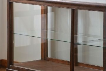アンティーク家具　アンティーク 古いナラ材の4枚引き戸ガラスケース(ショーケース、飾り棚)