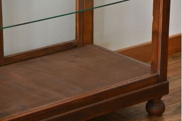 アンティーク家具　アンティーク 古いナラ材の4枚引き戸ガラスケース(ショーケース、飾り棚)