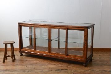 アンティーク家具　アンティーク 古いナラ材の4枚引き戸ガラスケース(ショーケース、飾り棚)