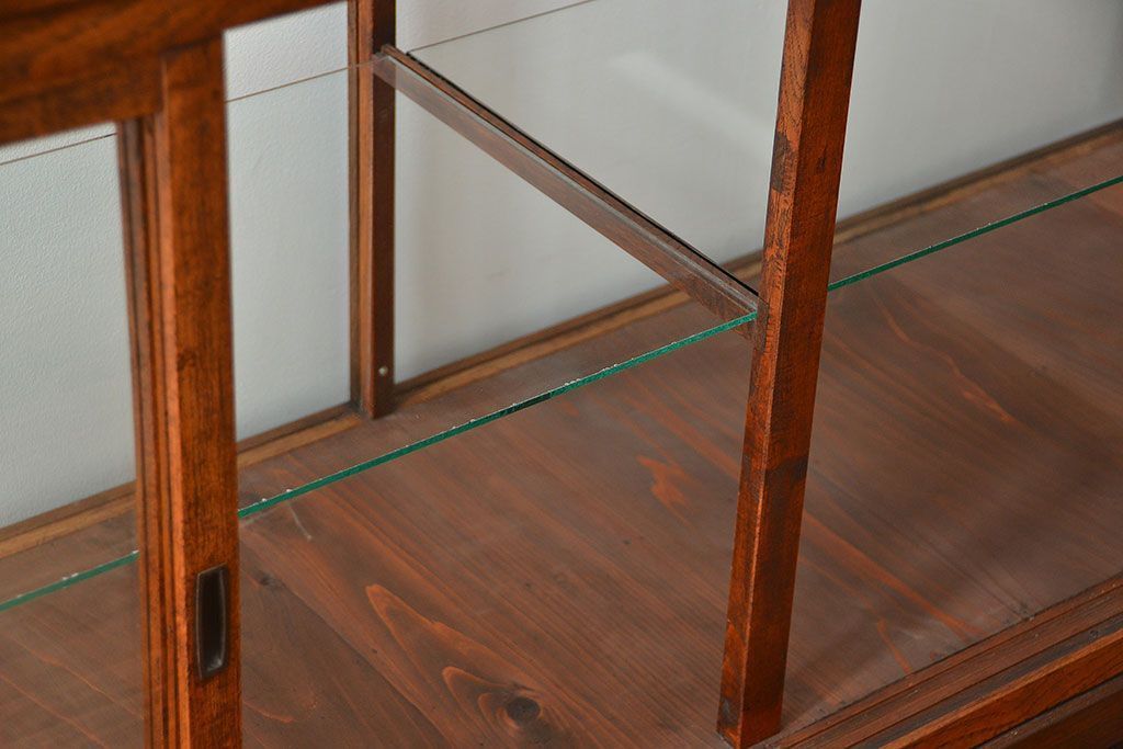 アンティーク家具　アンティーク 古いナラ材の4枚引き戸ガラスケース(ショーケース、飾り棚)