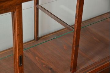 アンティーク家具　アンティーク 古いナラ材の4枚引き戸ガラスケース(ショーケース、飾り棚)