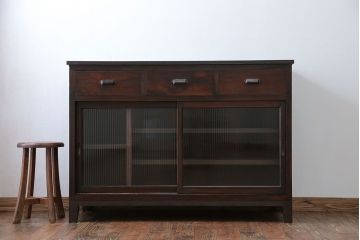 アンティーク家具　アンティーク 古い木のモールガラス入りのキッチンキャビネット(収納棚、食器棚)