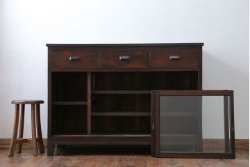 アンティーク家具　アンティーク 古い木のモールガラス入りのキッチンキャビネット(収納棚、食器棚)