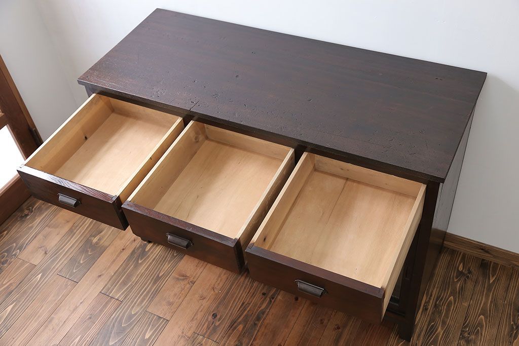 アンティーク家具　アンティーク 古い木のモールガラス入りのキッチンキャビネット(収納棚、食器棚)