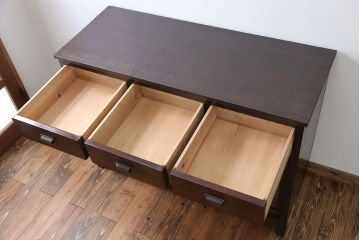 アンティーク家具　アンティーク 古い木のモールガラス入りのキッチンキャビネット(収納棚、食器棚)