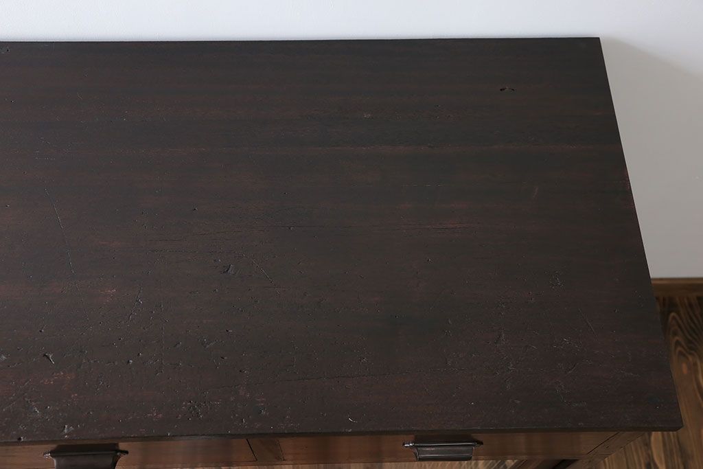 アンティーク家具　アンティーク 古い木のモールガラス入りのキッチンキャビネット(収納棚、食器棚)