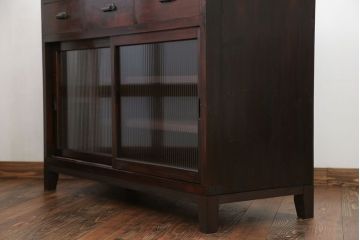 アンティーク家具　アンティーク 古い木のモールガラス入りのキッチンキャビネット(収納棚、食器棚)