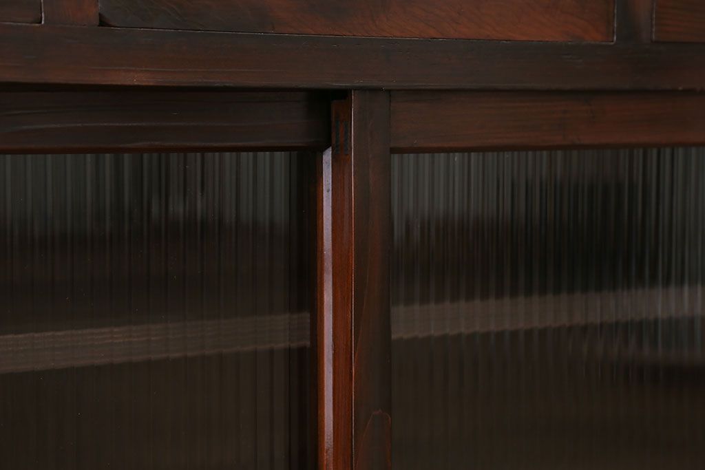 アンティーク家具　アンティーク 古い木のモールガラス入りのキッチンキャビネット(収納棚、食器棚)