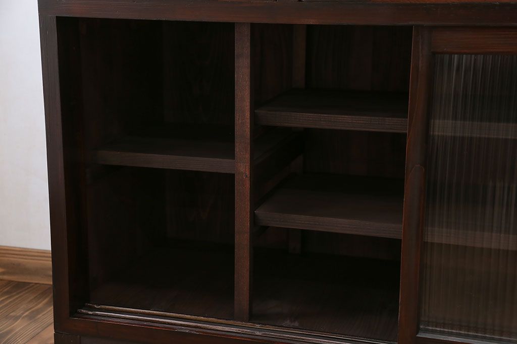 アンティーク家具　アンティーク 古い木のモールガラス入りのキッチンキャビネット(収納棚、食器棚)