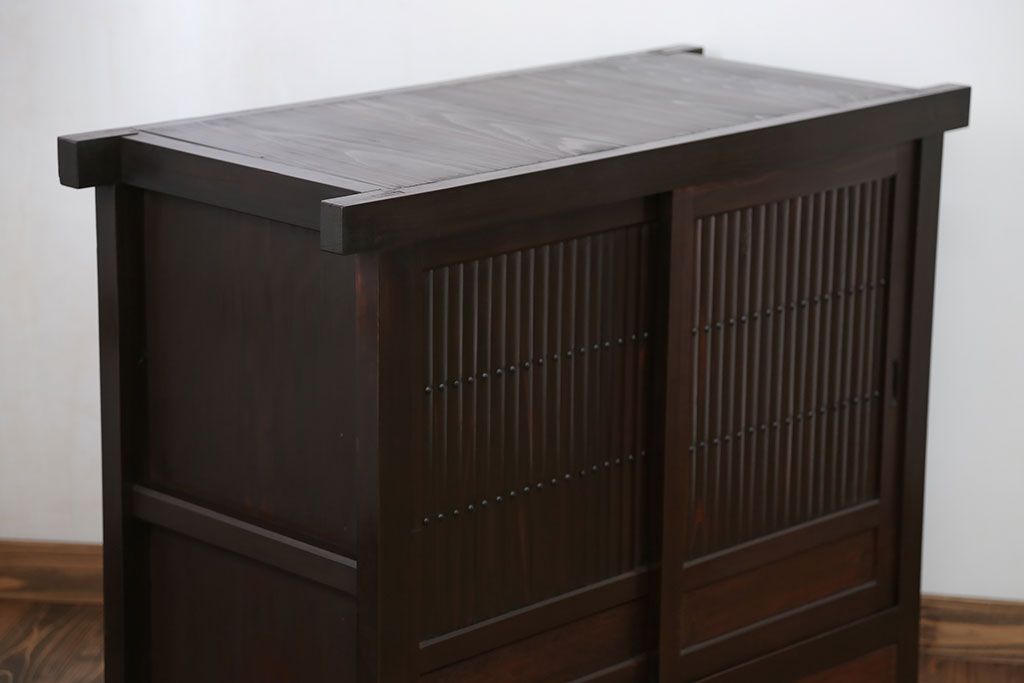 アンティーク家具　古民具・骨董 丸桟仕上げ 三尺水屋箪笥サイドボード(収納棚)