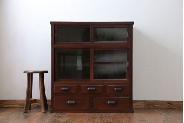 アンティーク家具　アンティーク 古い木のモールガラス収納棚(戸棚)