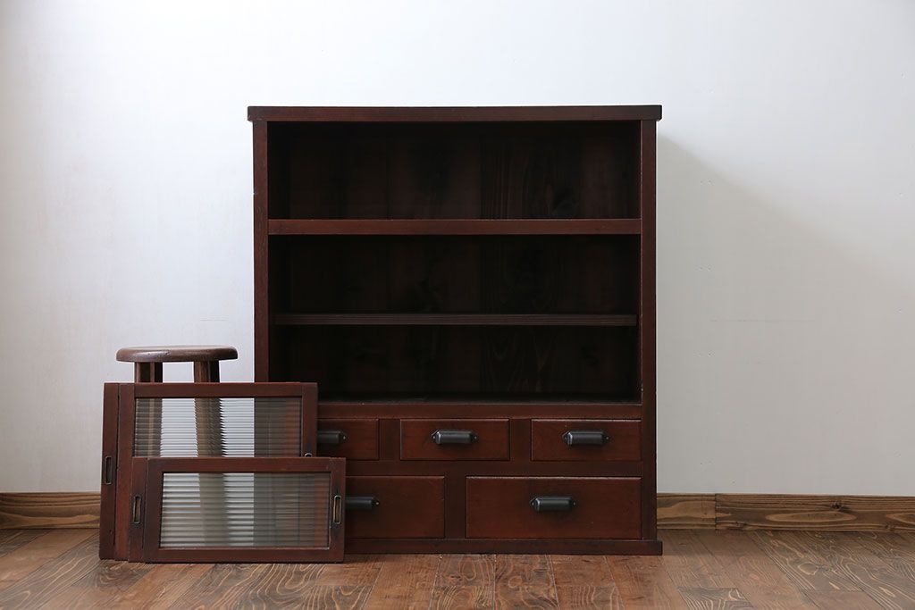 アンティーク家具　アンティーク 古い木のモールガラス収納棚(戸棚)