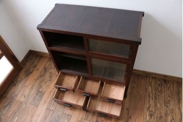 アンティーク家具　アンティーク 古い木のモールガラス収納棚(戸棚)