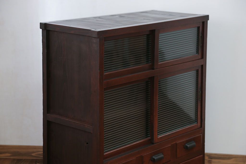 アンティーク家具　アンティーク 古い木のモールガラス収納棚(戸棚)