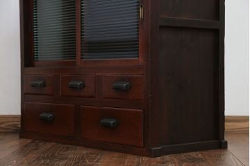 アンティーク家具　アンティーク 古い木のモールガラス収納棚(戸棚)