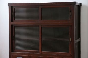 アンティーク家具　アンティーク 古い木のモールガラス収納棚(戸棚)