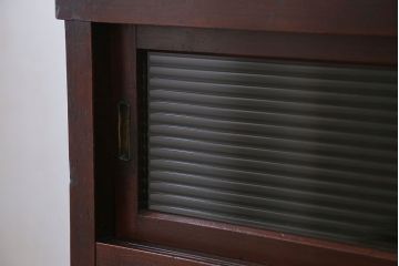 アンティーク家具　アンティーク 古い木のモールガラス収納棚(戸棚)