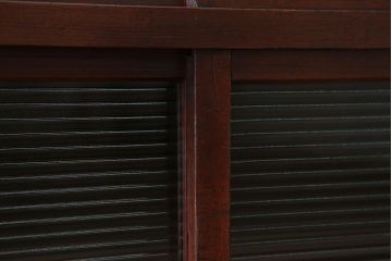 アンティーク家具　アンティーク 古い木のモールガラス収納棚(戸棚)