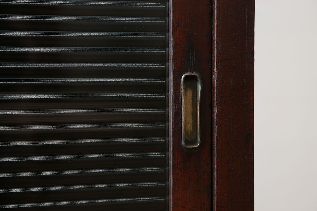 アンティーク家具　アンティーク 古い木のモールガラス収納棚(戸棚)