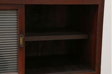 アンティーク家具　アンティーク 古い木のモールガラス収納棚(戸棚)