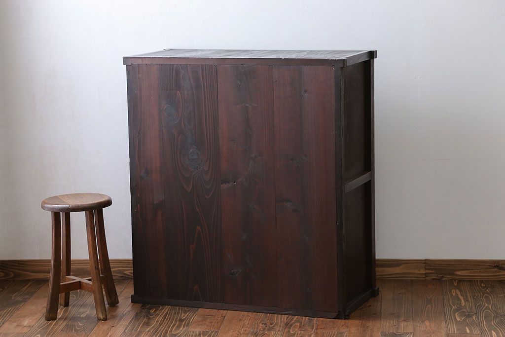 アンティーク家具　アンティーク 古い木のモールガラス収納棚(戸棚)