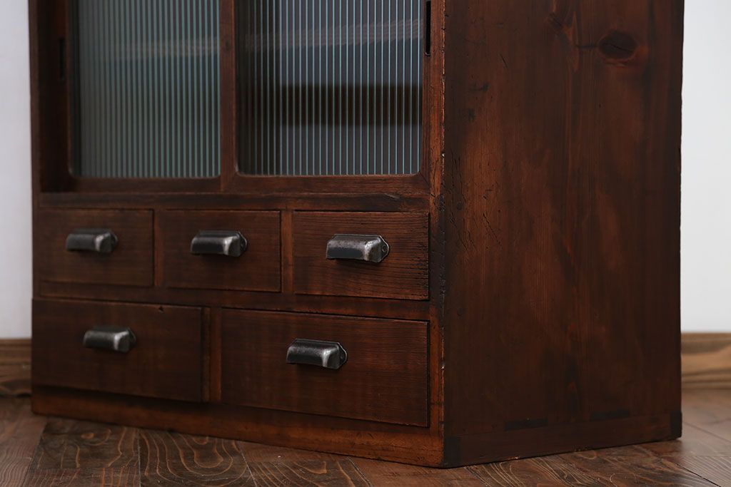 レトロ家具　昭和レトロ モールガラス アンティーク収納棚(キャビネット)