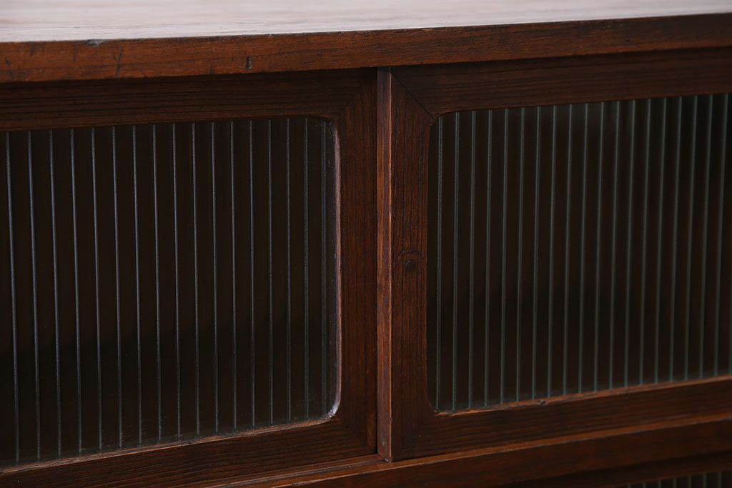 レトロ家具　昭和レトロ モールガラス アンティーク収納棚(キャビネット)