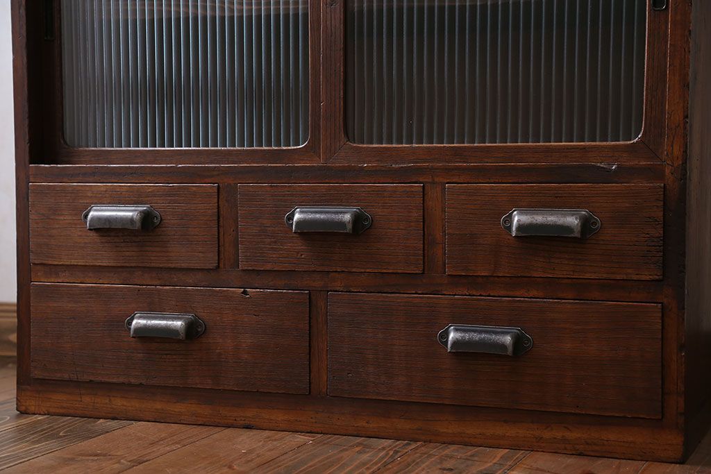 レトロ家具　昭和レトロ モールガラス アンティーク収納棚(キャビネット)