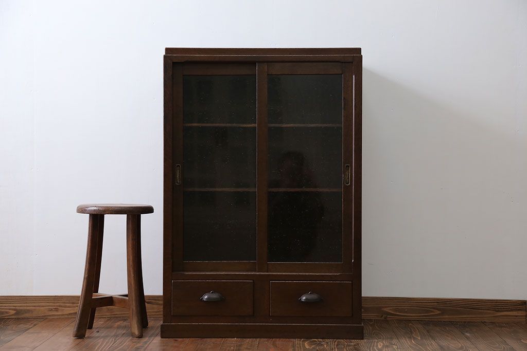 アンティーク家具　アンティーク 気泡ガラスの引き出し付き収納棚(飾り棚)